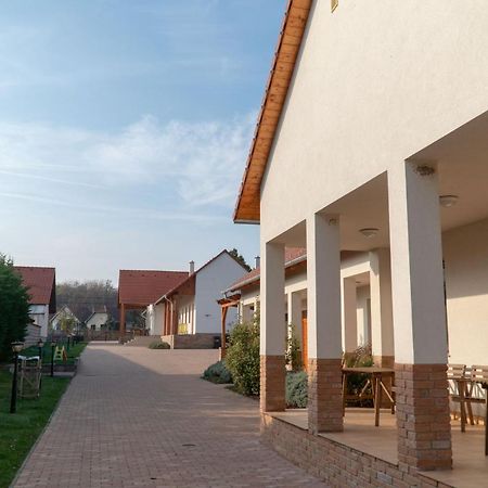 Kun Pista Vendeghaz Otel Vertesboglar Dış mekan fotoğraf
