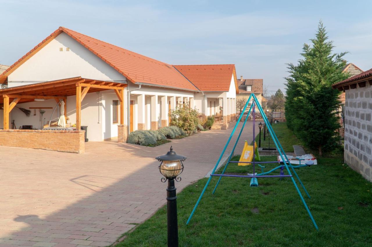 Kun Pista Vendeghaz Otel Vertesboglar Dış mekan fotoğraf