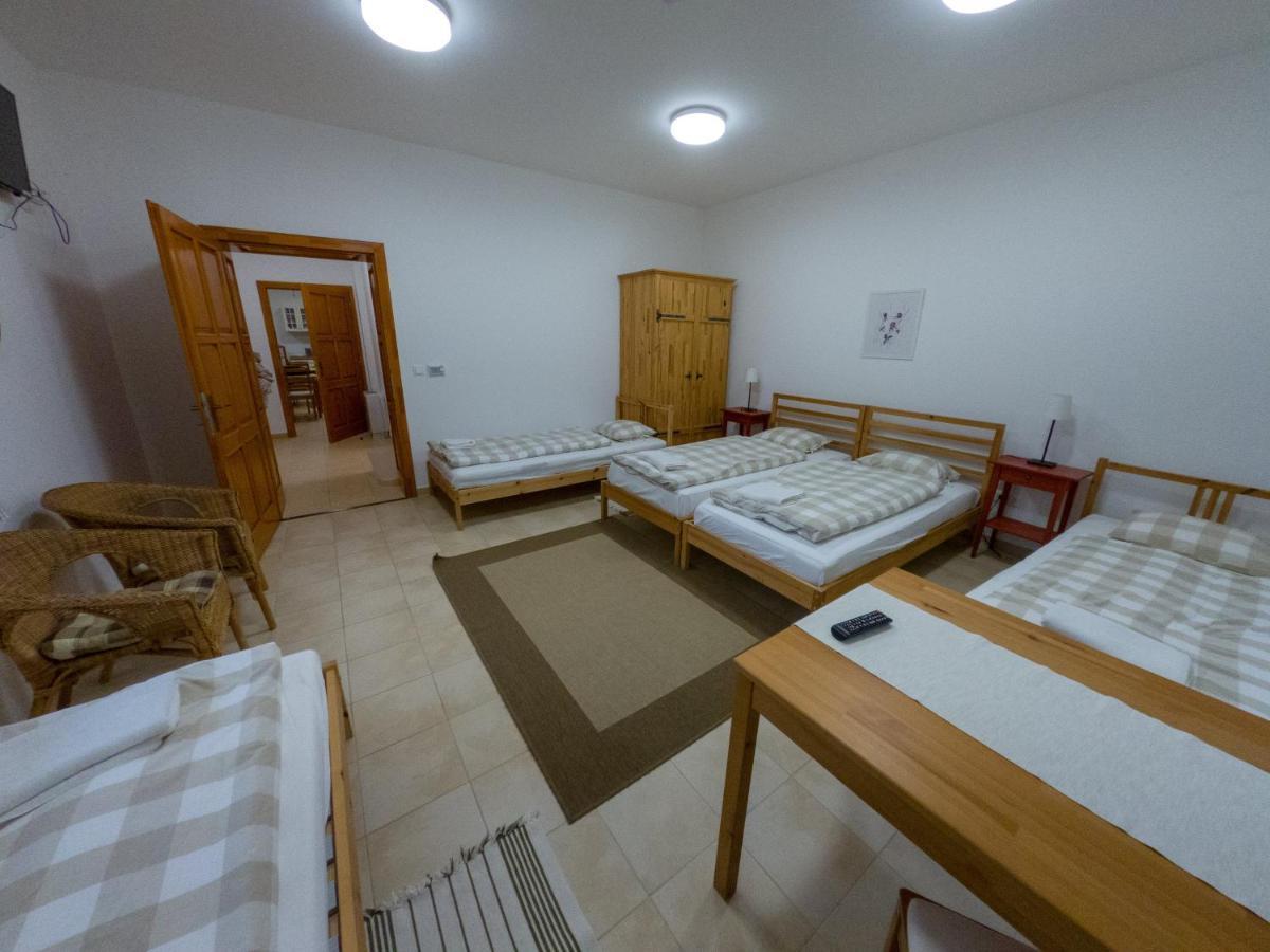 Kun Pista Vendeghaz Otel Vertesboglar Dış mekan fotoğraf